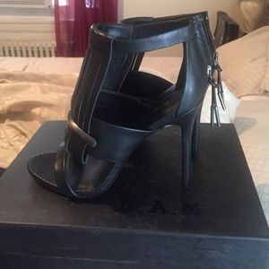 COPY - Brand New Lamb Sandals comes in box with d…